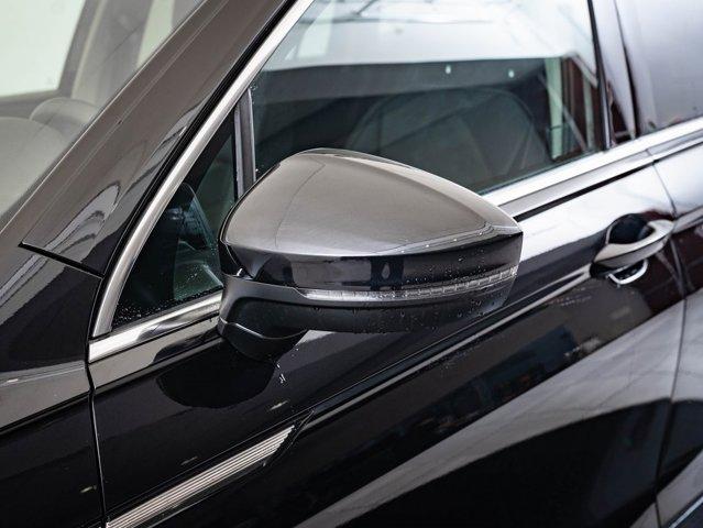 Photo of 2022 Deep Black Pearl Volkswagen Tiguan