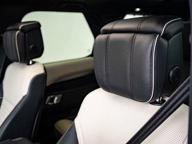 Photo of 2022 Charente Grey Premium Metallic Land Rover Discovery