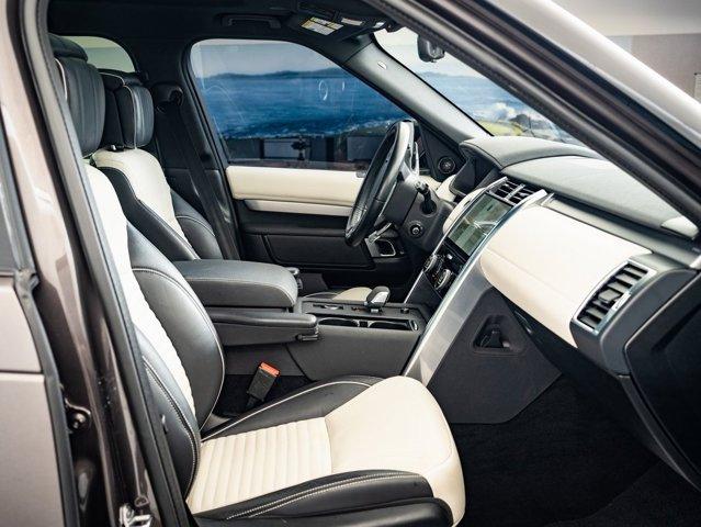 Photo of 2022 Charente Grey Premium Metallic Land Rover Discovery