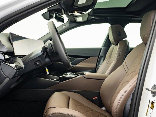 Photo of 2024 White Metallic BMW 530