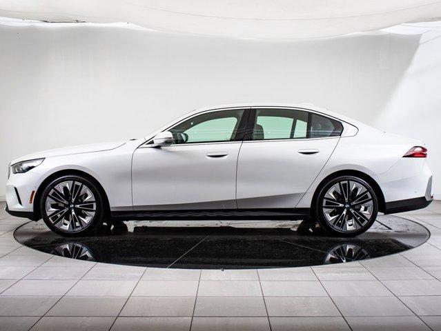 Photo of 2024 White Metallic BMW 530