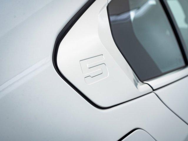 Photo of 2024 White Metallic BMW 530