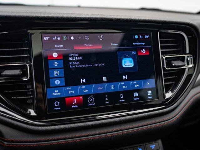 Photo of 2024 Db Black Crystal Clearcoat Dodge Durango