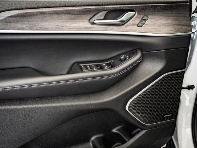 Photo of 2022 Bright White Clearcoat Jeep Grand Cherokee