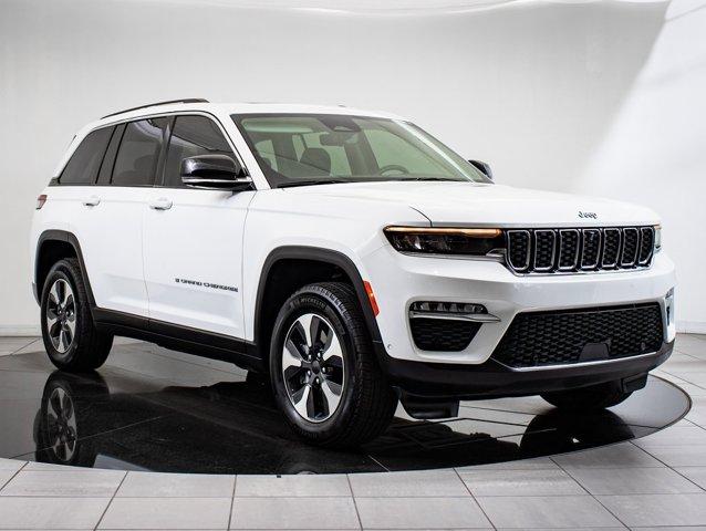 Photo of 2022 Bright White Clearcoat Jeep Grand Cherokee