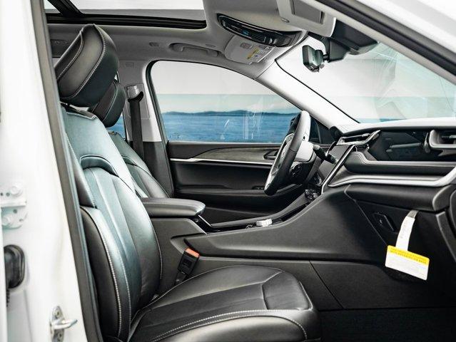Photo of 2022 Bright White Clearcoat Jeep Grand Cherokee