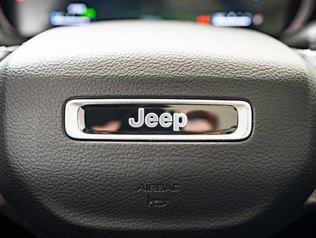 Photo of 2022 Bright White Clearcoat Jeep Grand Cherokee