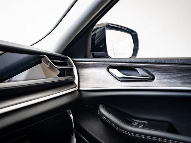 Photo of 2022 Bright White Clearcoat Jeep Grand Cherokee