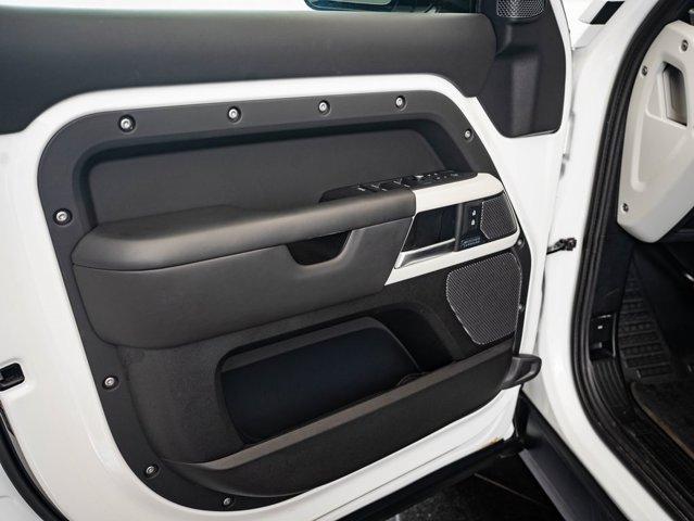 Photo of 2020 White Land Rover Defender