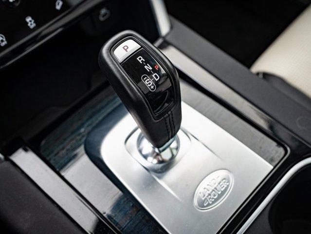 Photo of 2022 Fuji White Land Rover Discovery Sport