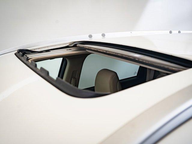 Photo of 2016 White Diamond Pearl Honda CR-V