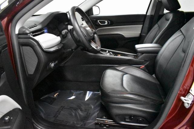 Photo of 2022 Velvet Red Pearlcoat Jeep Compass