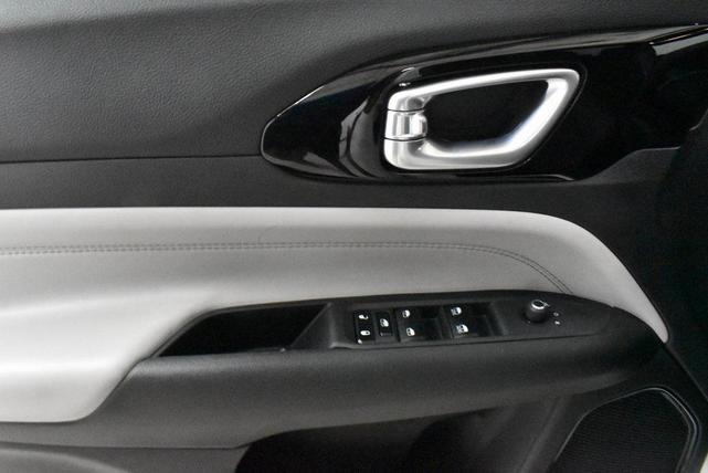 Photo of 2023 Bright White Clearcoat Jeep Compass