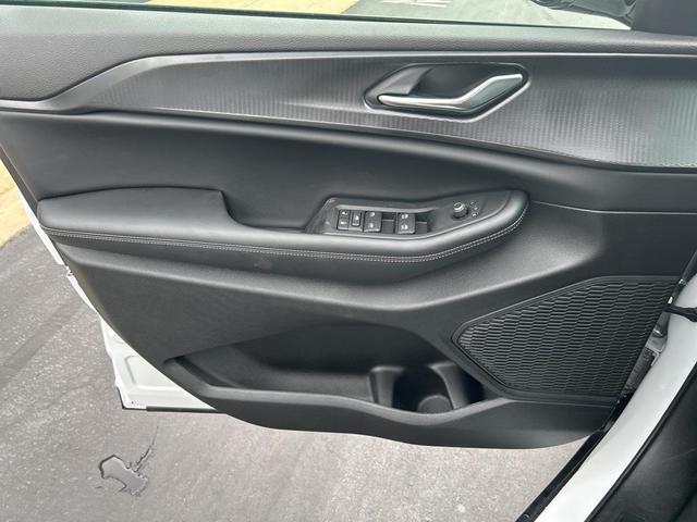 Photo of 2025 Bright White Clearcoat Jeep Grand Cherokee L