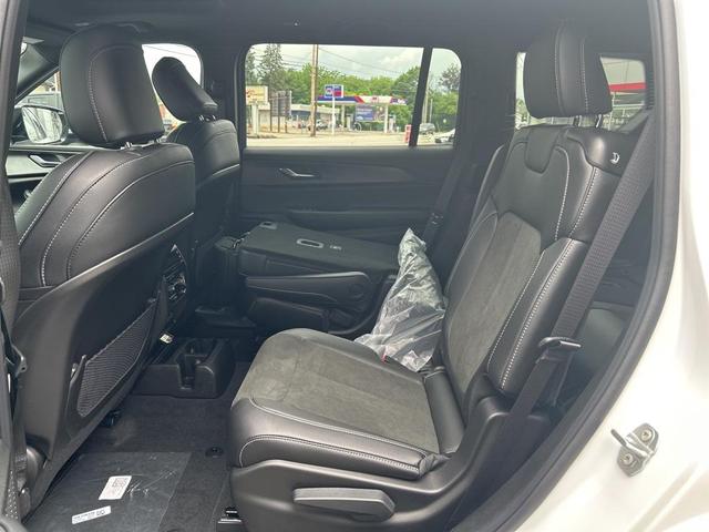 Photo of 2025 Bright White Clearcoat Jeep Grand Cherokee L