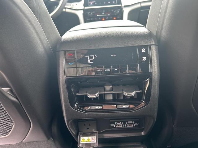 Photo of 2025 Bright White Clearcoat Jeep Grand Cherokee L
