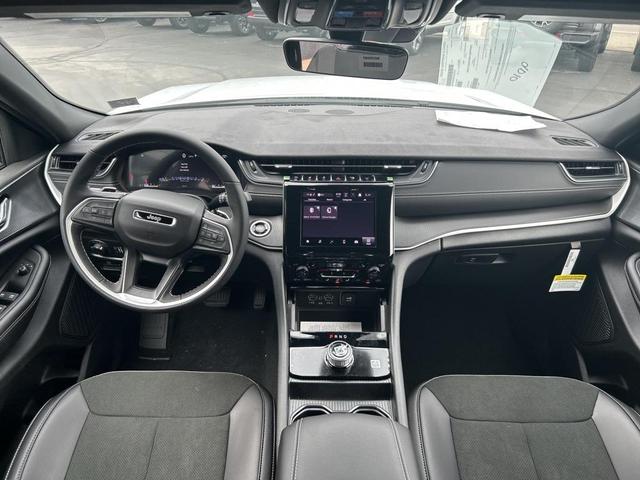 Photo of 2025 Bright White Clearcoat Jeep Grand Cherokee L