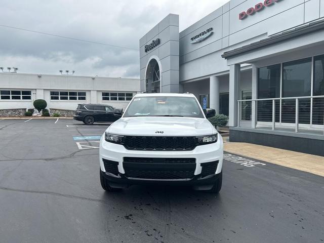 Photo of 2025 Bright White Clearcoat Jeep Grand Cherokee L