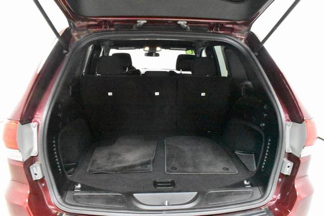 Photo of 2018 Velvet Red Pearlcoat Jeep Grand Cherokee
