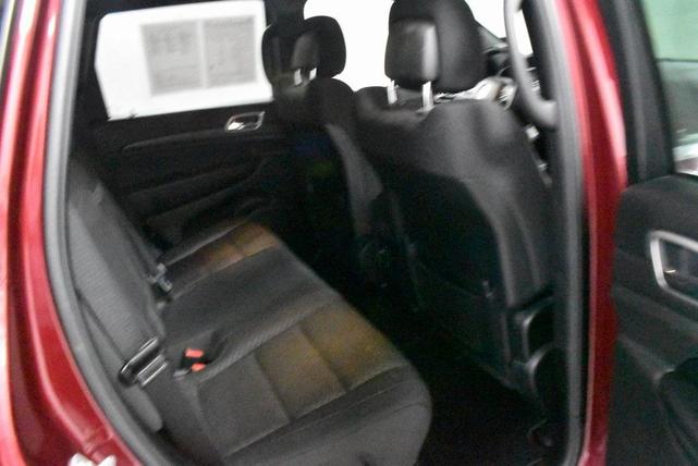 Photo of 2018 Velvet Red Pearlcoat Jeep Grand Cherokee