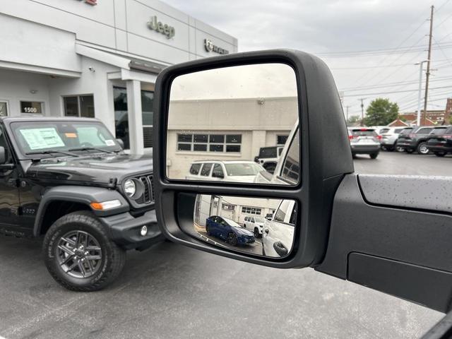 Photo of 2025 Bright White Clearcoat RAM 2500