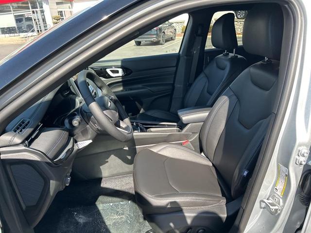 Photo of 2025 Silver Zynith Jeep Compass