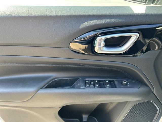 Photo of 2025 Silver Zynith Jeep Compass