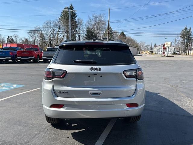 Photo of 2025 Silver Zynith Jeep Compass