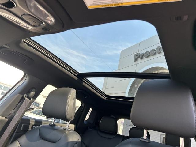 Photo of 2025 Silver Zynith Jeep Compass