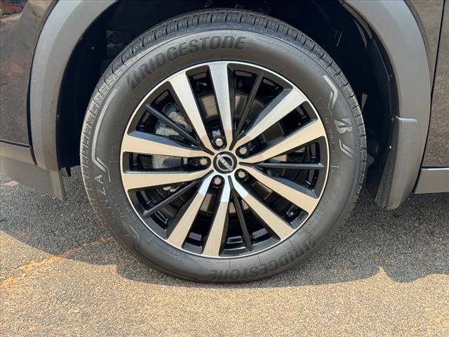 Photo of 2024 Super Black Nissan Pathfinder