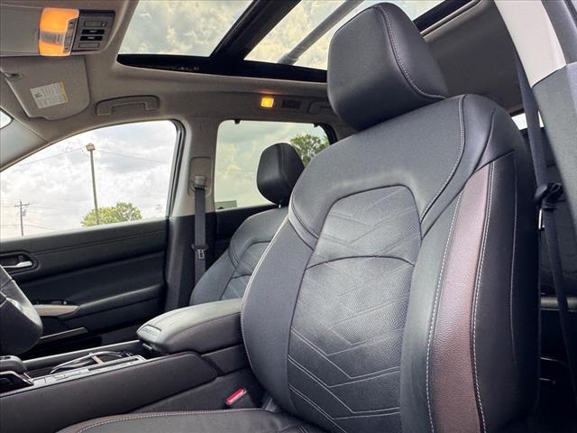 Photo of 2024 Super Black Nissan Pathfinder
