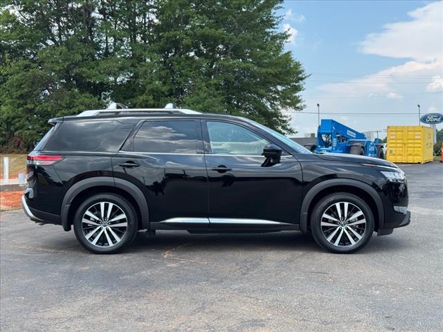 Photo of 2024 Super Black Nissan Pathfinder