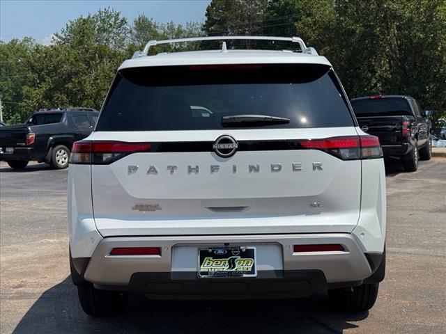 Photo of 2025 Everest White P Nissan Pathfinder