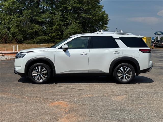 Photo of 2025 Everest White P Nissan Pathfinder
