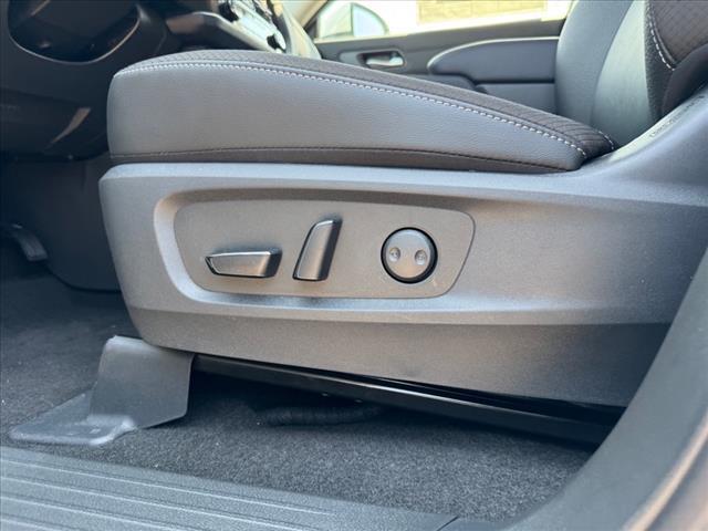 Photo of 2025 Everest White P Nissan Pathfinder