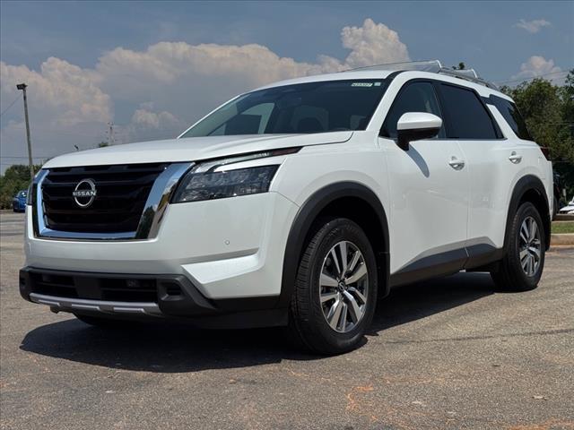 Photo of 2025 Everest White P Nissan Pathfinder