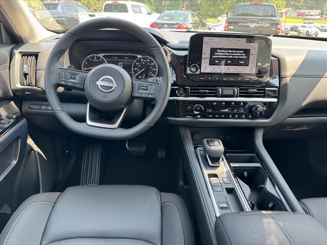 Photo of 2025 Everest White P Nissan Pathfinder