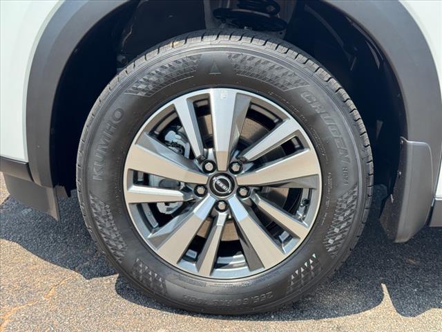 Photo of 2025 Everest White P Nissan Pathfinder