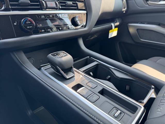 Photo of 2025 Everest White P Nissan Pathfinder
