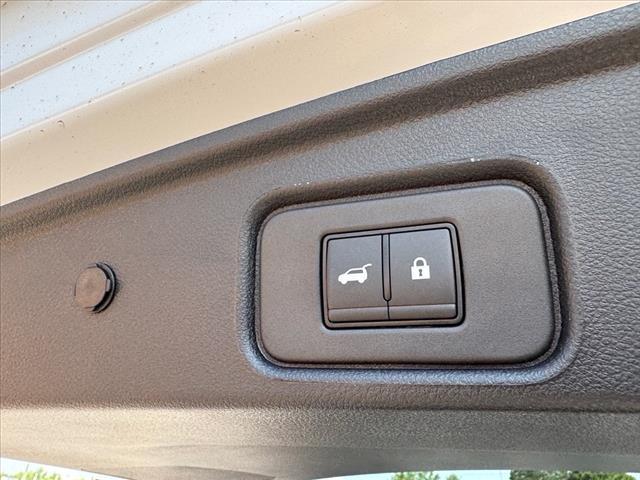 Photo of 2025 Everest White P Nissan Pathfinder