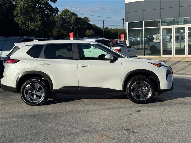 Photo of 2024 White Pearl Nissan Rogue