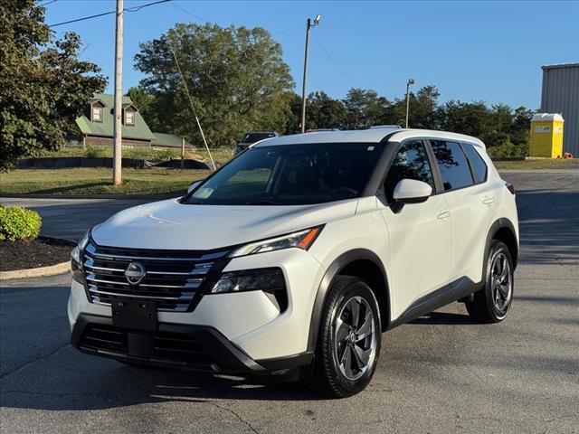 Photo of 2024 White Pearl Nissan Rogue