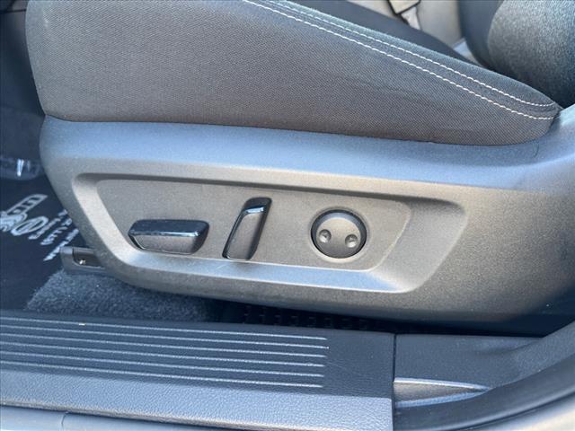 Photo of 2024 White Pearl Nissan Rogue