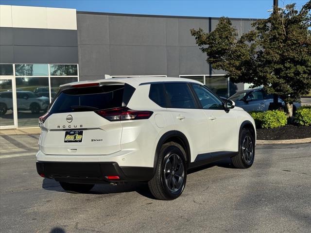 Photo of 2024 White Pearl Nissan Rogue