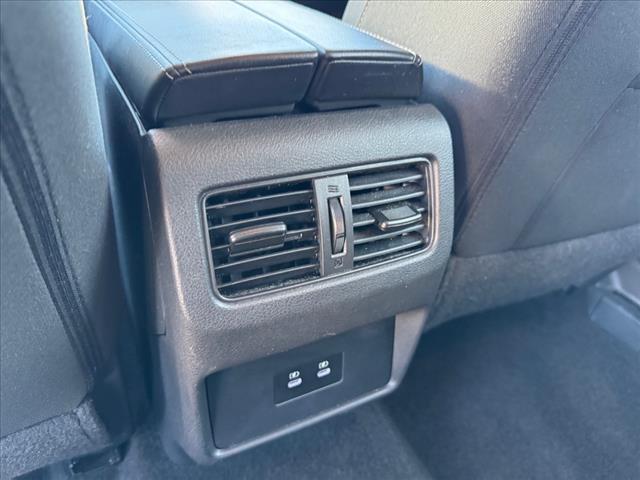 Photo of 2024 White Pearl Nissan Rogue