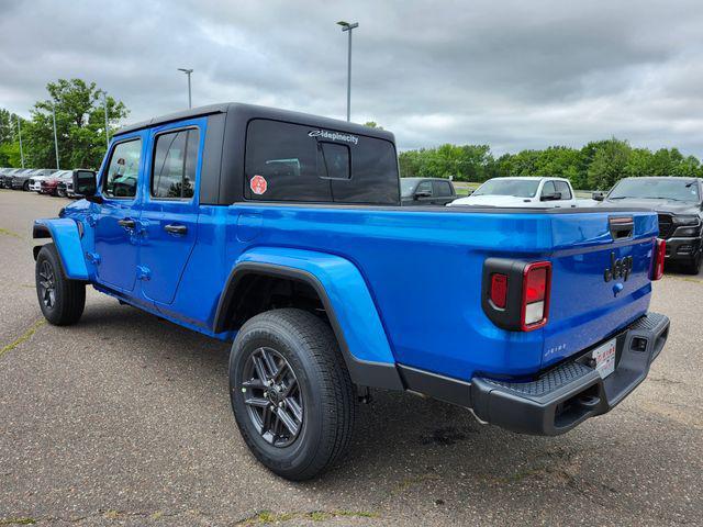 Photo of 2025 Hydro Blue Pearlcoat Jeep Gladiator