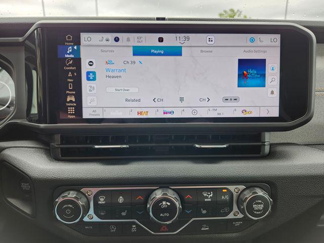 Photo of 2025 Hydro Blue Pearlcoat Jeep Gladiator