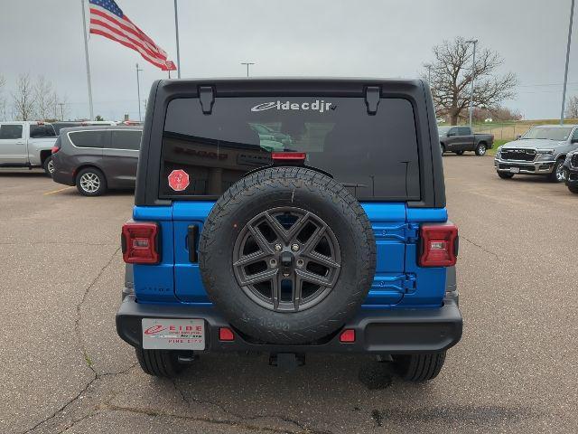 Photo of 2025 Hydro Blue Pearlcoat Jeep Wrangler