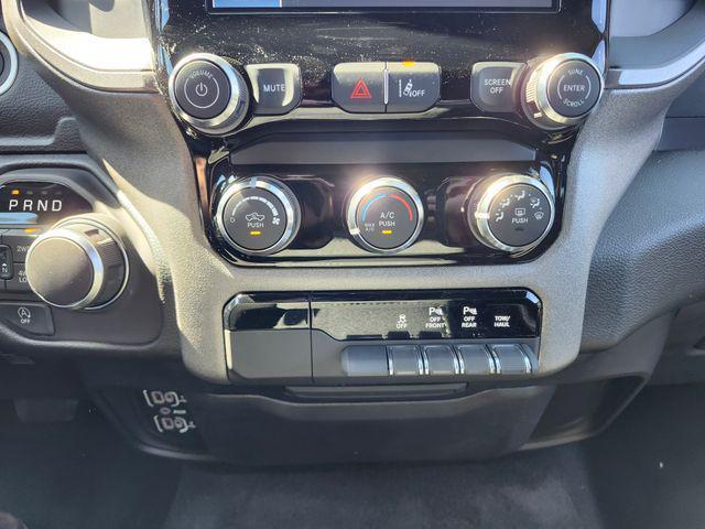 Photo of 2025 Granite Crystal Metallic Clearcoat RAM 1500