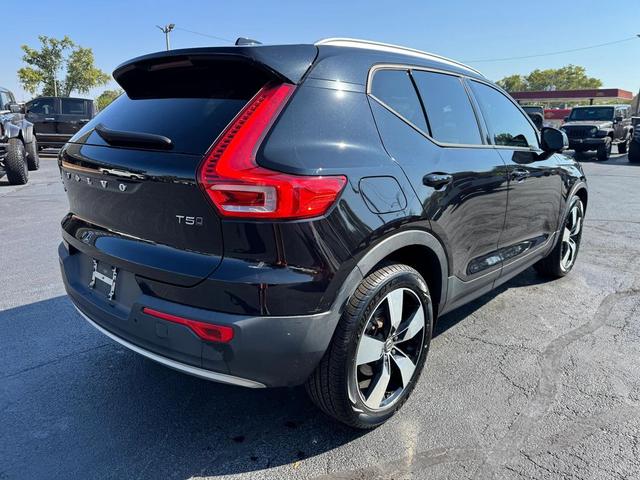 Photo of 2020 Onyx Black Metallic Volvo XC40